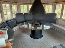 Grillikatos sisältä. (Patjat kuuluvat terassikalusteille)